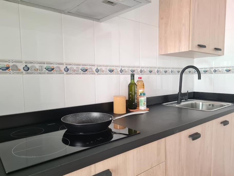 La Casita Verde. Metro Cerca Del Casco Viejo Bilbao Kültér fotó