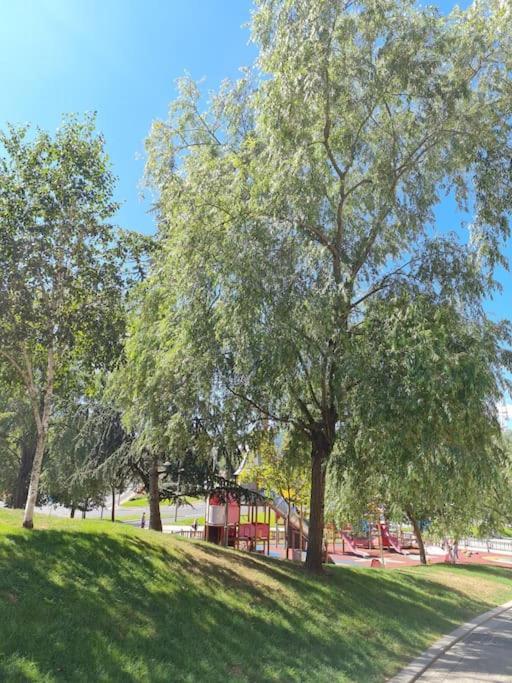 La Casita Verde. Metro Cerca Del Casco Viejo Bilbao Kültér fotó