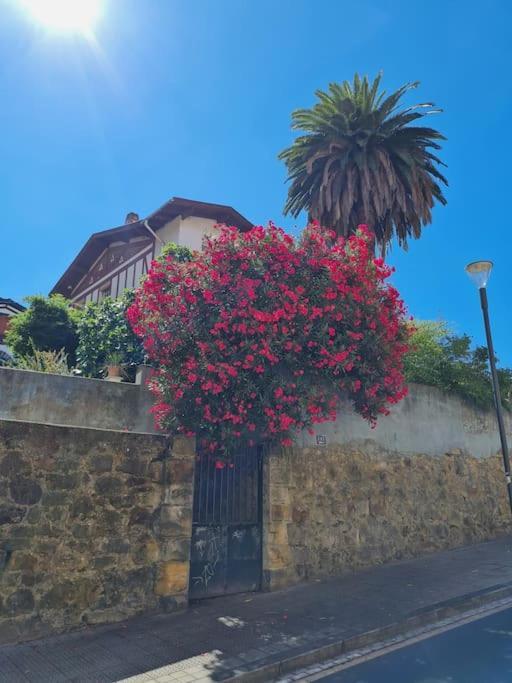 La Casita Verde. Metro Cerca Del Casco Viejo Bilbao Kültér fotó