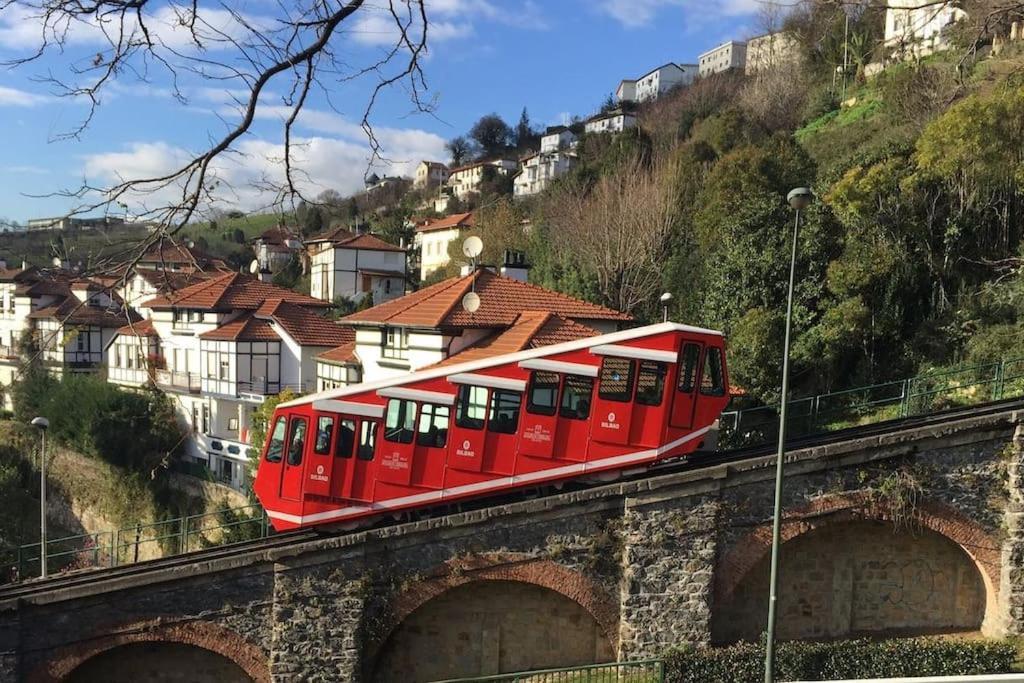La Casita Verde. Metro Cerca Del Casco Viejo Bilbao Kültér fotó
