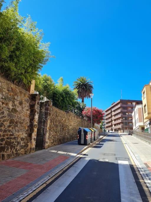 La Casita Verde. Metro Cerca Del Casco Viejo Bilbao Kültér fotó