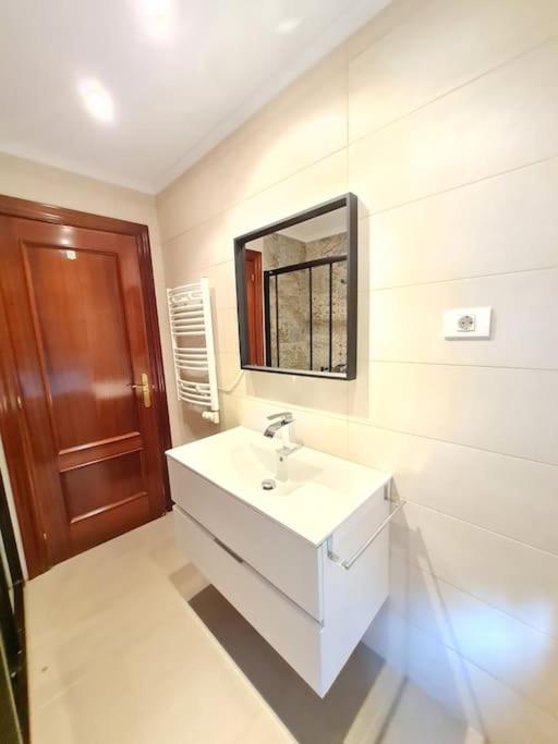 La Casita Verde. Metro Cerca Del Casco Viejo Bilbao Kültér fotó
