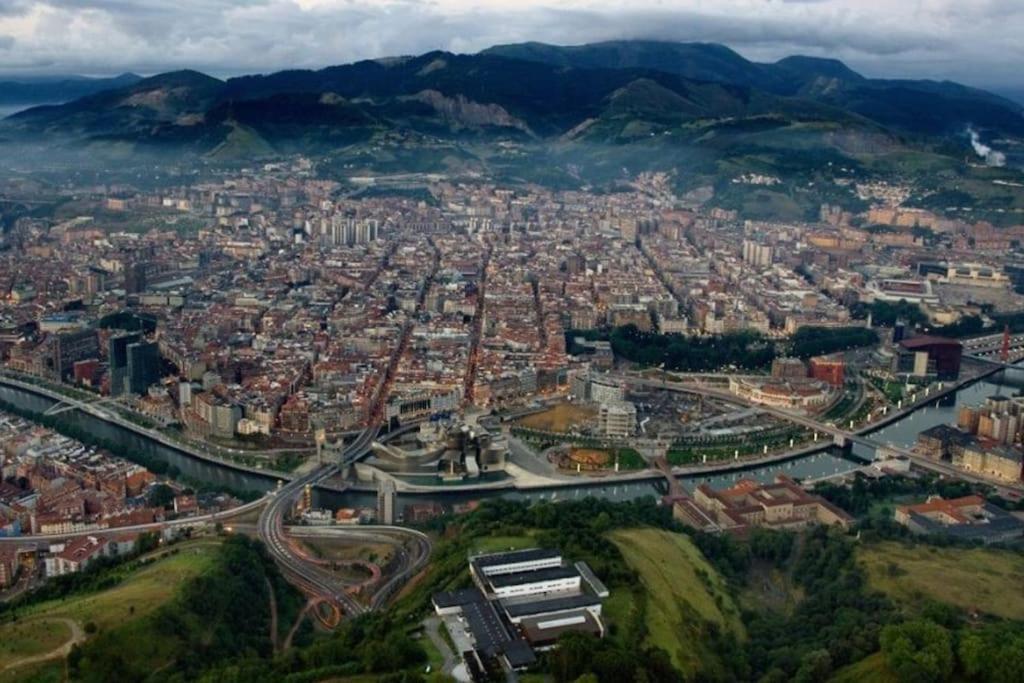 La Casita Verde. Metro Cerca Del Casco Viejo Bilbao Kültér fotó