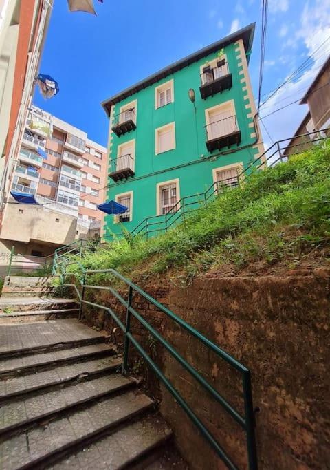 La Casita Verde. Metro Cerca Del Casco Viejo Bilbao Kültér fotó