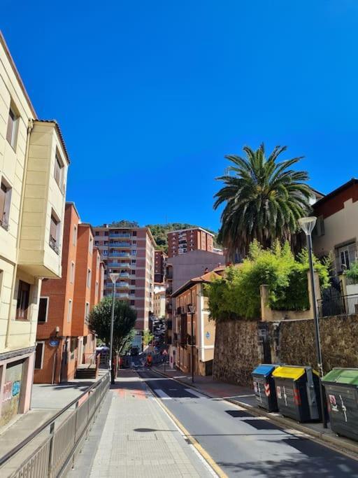 La Casita Verde. Metro Cerca Del Casco Viejo Bilbao Kültér fotó